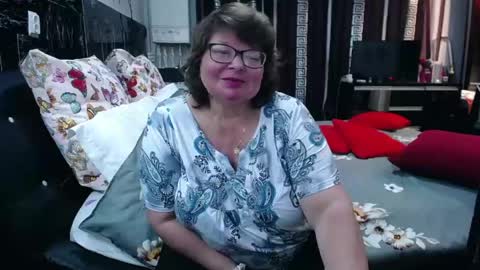 Snapshot of sweetestmilf4you chatting on 04/30/26, 06:03 sweetestmilf4you online show from 04/30/26, 06:03