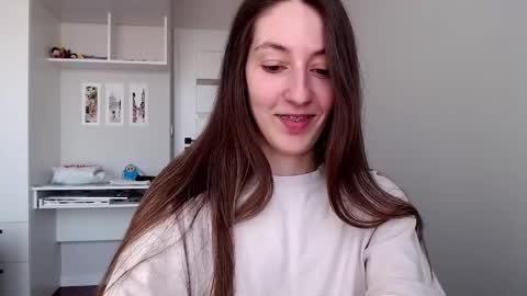 Snapshot of sweetheart_77 chatting on 05/01/26, 11:48 Emma online show from 05/01/26, 11:48