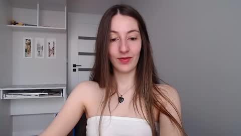 Snapshot of sweetheart_77 chatting on 05/05/26, 07:38 Emma online show from 05/05/26, 07:38