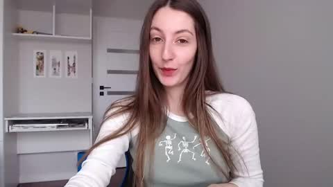 Snapshot of sweetheart_77 chatting on 05/12/26, 09:06 Emma online show from 05/12/26, 09:06