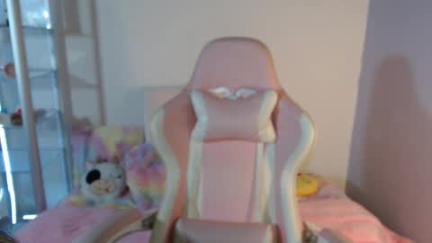 Snapshot of sweethotsin_sexy69 chatting on 11/13/25, 01:04 online show from 11/13/25, 01:04