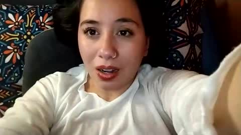 Ana Mara  i cant Make noise My family is here  online show from 01/13/26, 05:13