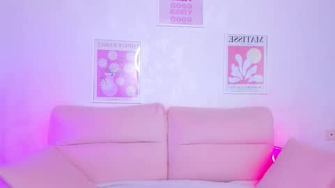 Snapshot of sweetie_catt chatting on 09/20/25, 08:48 sweetie_catt online show from 09/20/25, 08:48