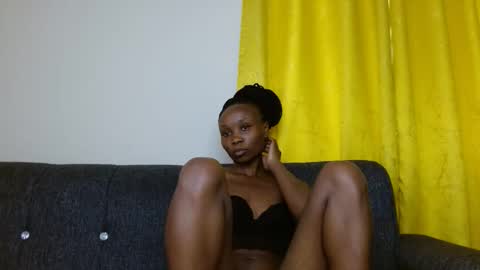 Snapshot of sweetie_coco chatting on 01/09/26, 09:23 Luciana online show from 01/09/26, 09:23