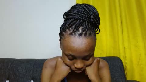 Snapshot of sweetie_coco chatting on 01/09/26, 09:27 Luciana online show from 01/09/26, 09:27