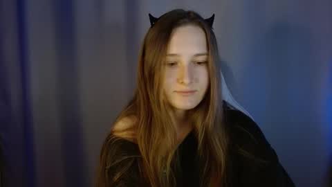 Snapshot of sweetie_lover chatting on 09/14/25, 07:35 Annie online show from 09/14/25, 07:35