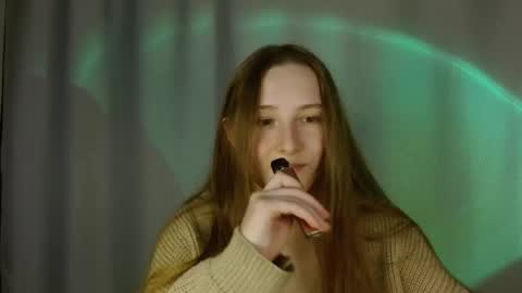 Snapshot of sweetie_lover chatting on 09/24/25, 07:28 Annie online show from 09/24/25, 07:28