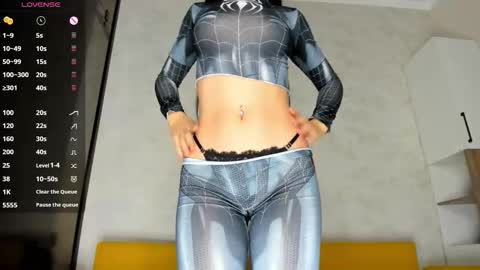 Snapshot of sweetie_peach_ chatting on 10/31/25, 04:02 sweetie_peach_ online show from 10/31/25, 04:02