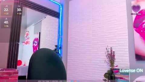 Snapshot of sweetieandjuiicy chatting on 02/18/25, 02:27 Call me Nataly online show from 02/18/25, 02:27