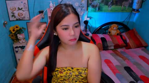 Nicole online show from 01/16/25, 04:28