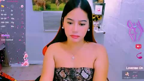 Nicole online show from 10/10/25, 05:23