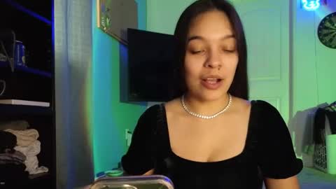 Snapshot of sweetieslikebutter chatting on 11/17/25, 10:26 Blu Sweets online show from 11/17/25, 10:26