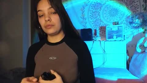 Snapshot of sweetieslikebutter chatting on 12/18/25, 06:03 Blu Sweets online show from 12/18/25, 06:03