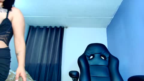 Isabella online show from 10/12/25, 12:42