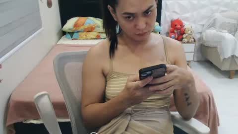 Snapshot of sweetjhenn69 chatting on 06/18/26, 01:06 sweetjhenn69 online show from 06/18/26, 01:06