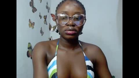 Snapshot of sweetjuicyclit chatting on 07/12/26, 11:07 zuri online show from 07/12/26, 11:07