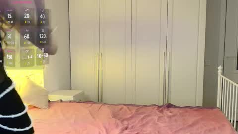 Nabilla online show from 12/15/25, 11:36