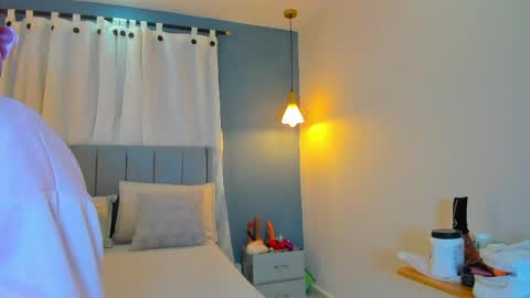 Isabel online show from 04/15/26, 11:28