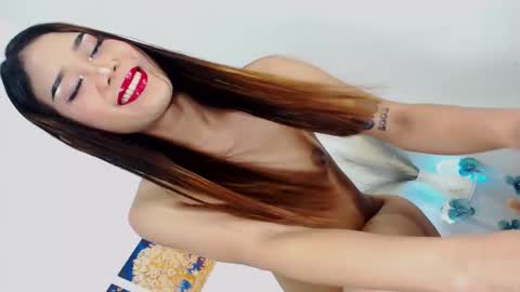 Snapshot of sweetkylecum chatting on 11/03/25, 04:03 sweetkylecum online show from 11/03/25, 04:03