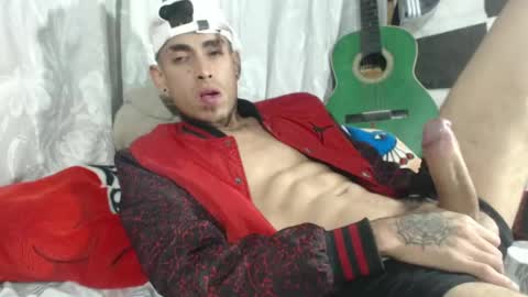 Snapshot of sweetlatinakim chatting on 02/24/25, 10:36 Camilo online show from 02/24/25, 10:36