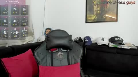 Snapshot of sweetlatinoboy chatting on 04/13/26, 10:43 SWEETLATINBOY online show from 04/13/26, 10:43