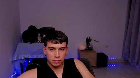 Snapshot of sweetlian_04 chatting on 12/07/24, 10:01 Lian online show from 12/07/24, 10:01