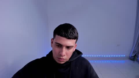 Snapshot of sweetlian_04 chatting on 01/28/25, 02:00 Lian online show from 01/28/25, 02:00