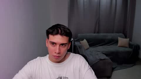 Snapshot of sweetlian_04 chatting on 02/23/25, 05:56 Lian online show from 02/23/25, 05:56