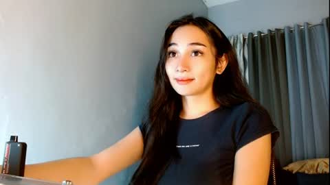 Snapshot of sweetlilly_18 chatting on 07/18/26, 03:11 Lilly online show from 07/18/26, 03:11