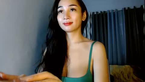 Snapshot of sweetlilly_18 chatting on 07/19/26, 01:53 Lilly online show from 07/19/26, 01:53
