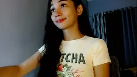 Snapshot of sweetlilly_18 chatting on 07/21/26, 02:36 Lilly online show from 07/21/26, 02:36