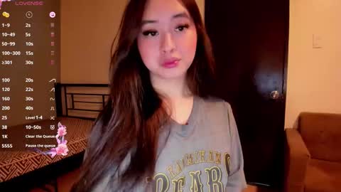 Snapshot of sweetlovepinay04 chatting on 11/12/25, 04:46 Zoe online show from 11/12/25, 04:46