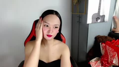 Snapshot of sweetlunarose chatting on 07/19/26, 05:55 lilcherry online show from 07/19/26, 05:55