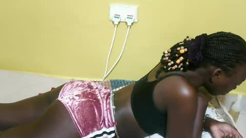 Snapshot of sweetmaya32 chatting on 03/25/26, 07:25 Maya online show from 03/25/26, 07:25