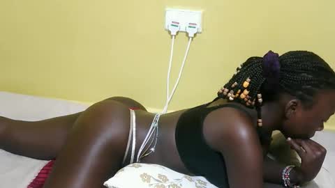 Snapshot of sweetmaya32 chatting on 03/26/26, 08:20 Maya online show from 03/26/26, 08:20