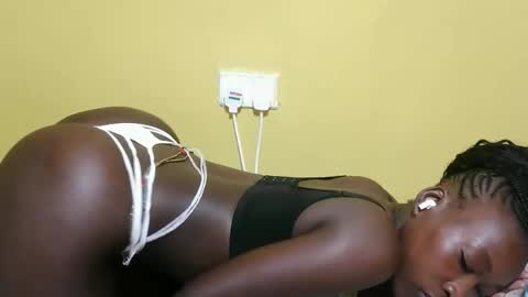 Snapshot of sweetmaya32 chatting on 04/11/26, 01:32 Maya online show from 04/11/26, 01:32