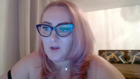 Snapshot of sweetmayacutie chatting on 12/22/25, 05:32 sweetmaya online show from 12/22/25, 05:32