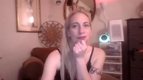 Snapshot of sweetmkb chatting on 02/16/26, 02:29 Aria online show from 02/16/26, 02:29