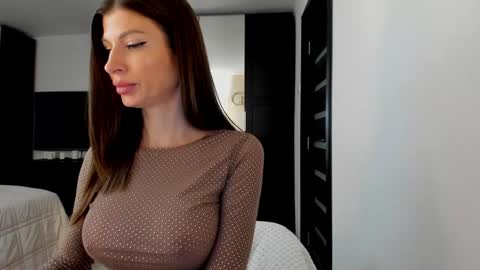 Nicole online show from 09/30/25, 06:07