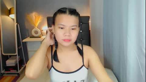 Snapshot of sweetnwildts chatting on 04/19/26, 05:12 Ghena online show from 04/19/26, 05:12