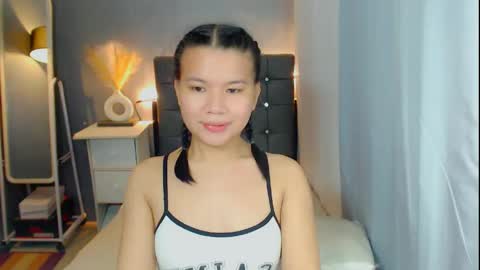 Snapshot of sweetnwildts chatting on 04/19/26, 06:10 Ghena online show from 04/19/26, 06:10
