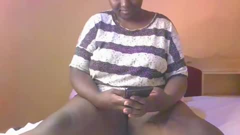 Snapshot of sweetrose2049 chatting on 02/19/26, 01:12 Rose Watetu online show from 02/19/26, 01:12