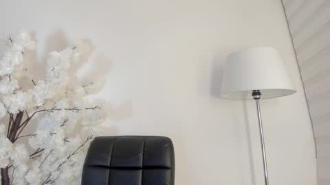  Alice Woolridge  online show from 02/28/25, 02:31