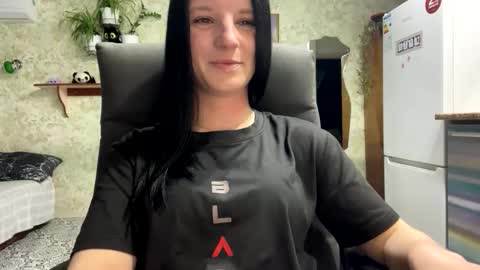 Snapshot of sweetshy99 chatting on 04/01/26, 05:10 Sweet Shy online show from 04/01/26, 05:10