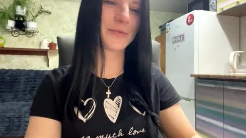 Snapshot of sweetshy99 chatting on 04/13/26, 05:51 Sweet Shy online show from 04/13/26, 05:51