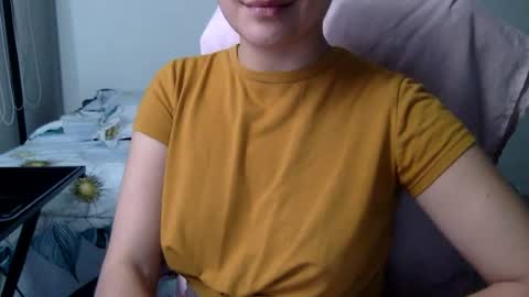 Snapshot of sweetssmashed chatting on 12/15/24, 08:36 sweetssmashed online show from 12/15/24, 08:36