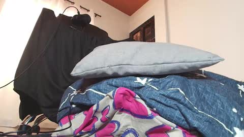 Snapshot of sweett_17 chatting on 10/24/25, 02:57 dulce online show from 10/24/25, 02:57