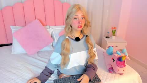 sweett_fire online show from 04/15/26, 05:42