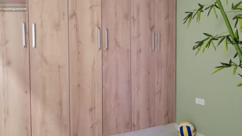    online show from 02/25/25, 07:25