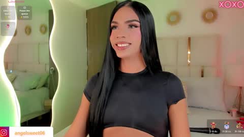 Snapshot of sweett_shinexx chatting on 12/18/25, 08:20 angel online show from 12/18/25, 08:20